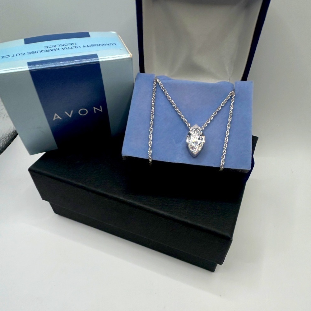 Vintage Avon CZ Marquise Silver Necklace Sparkling Pendant​​​​​ - Picture 11 of 12